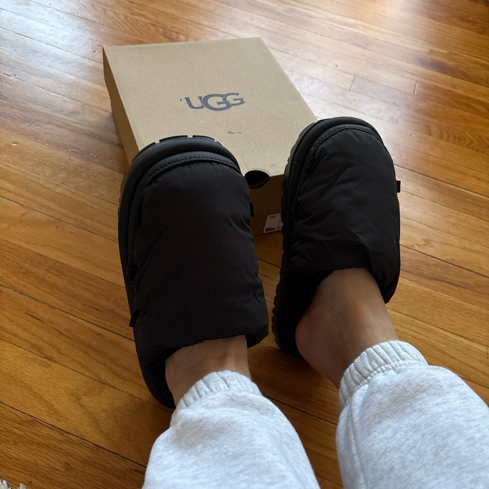 UGG spaceslider tech closed toe slippers size 7